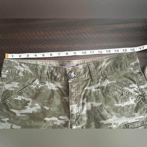Women’s Eddie Bauer Camouflage Shorts Size 8 EUC - Picture 6 of 9